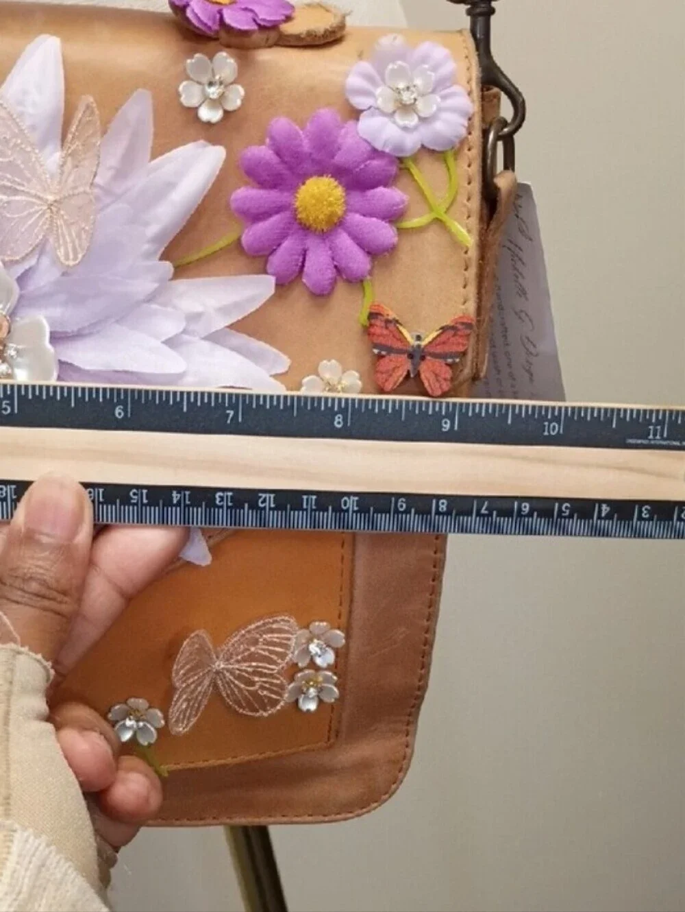 Source Unknown features handcrafted